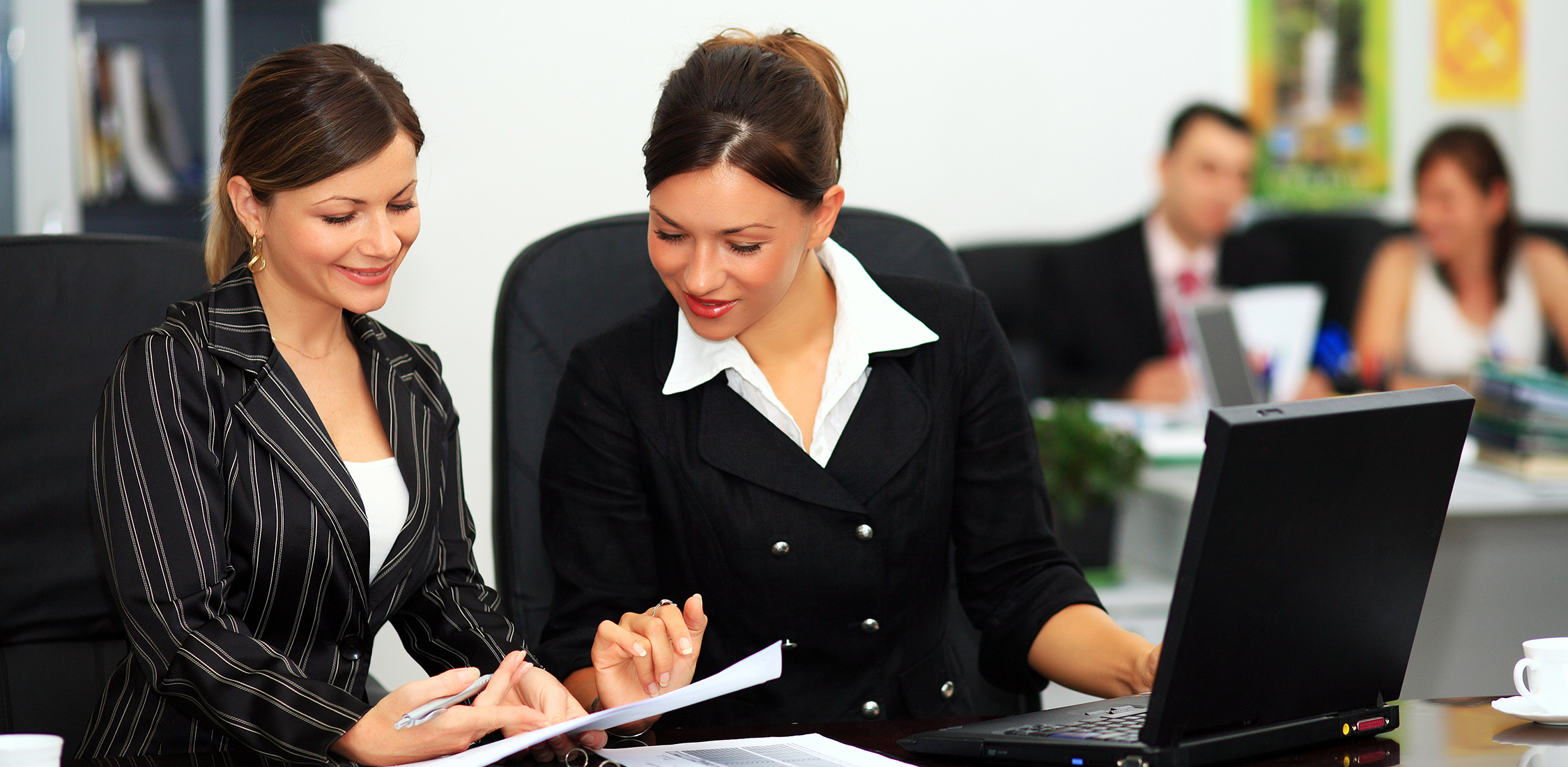 Офис менеджер. Профессии людей. Работа в различных случаях. Работа в различных случаях. Работник офиса.